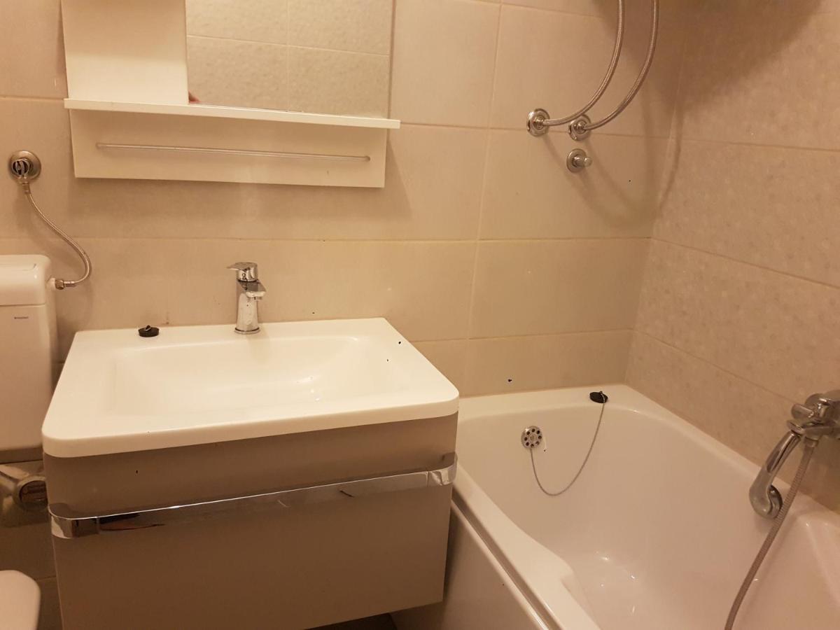 Apartment Sretni Dimnjacar โอซีเยก ภายนอก รูปภาพ